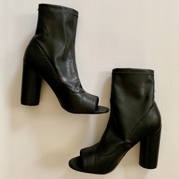 Steve Madden Shoes - ‼️STEVE MADDEN‼️ FITTED OPEN TOE ANKLE BOOTIES‼️